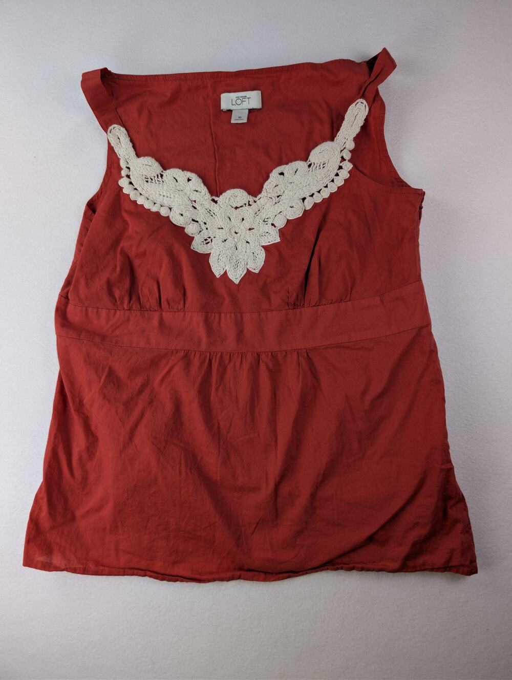 Ann Taylor LOFT Red Cream Crochet Lace Sleeveless Blouse Women’s Size 10